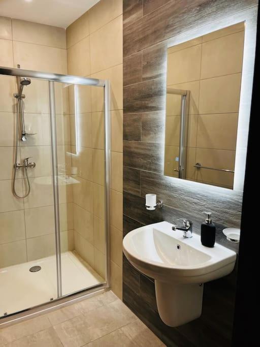 Sliema, Apt7, Stylish 2 Bedroom Apartment With Parking Zewnętrze zdjęcie